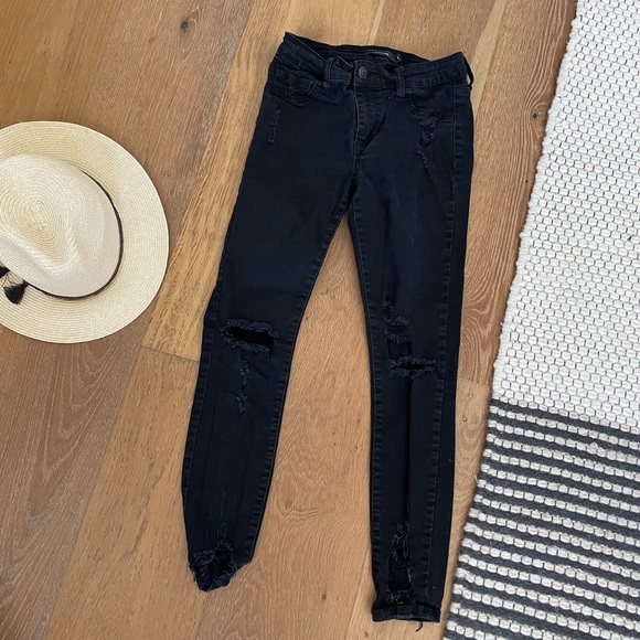 Carly Jean Los Angeles Denim - CJLA Distressed Black Skinny Jeans Size 0/1